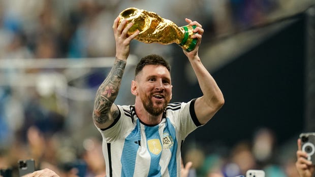 Lionel Messi: PSG ‘reluctant’ to grant Argentina star his World Cup trophy wish - Bóng Đá