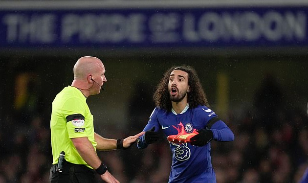 Chelsea defender Marc Cucurella forced to wear odd boots in their 2-0 win over Bournemouth - Bóng Đá