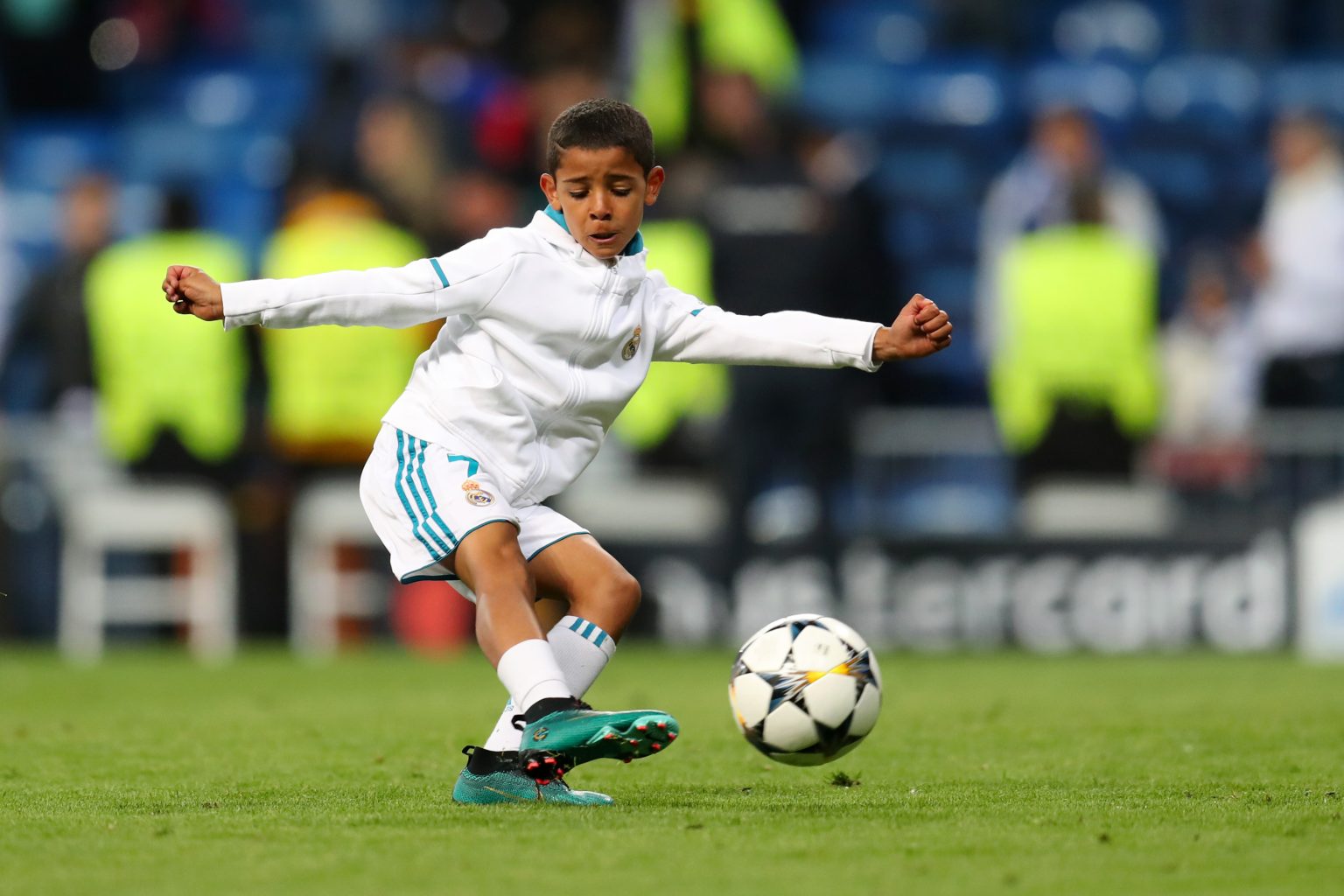 Real Madrid sign Cristiano Ronaldo’s son for the youth academy – report - Bóng Đá