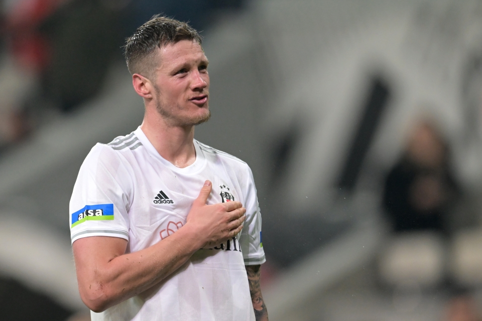 Wout Weghorst could make Manchester United debut against Man City as Burnley striker to complete loan move - Bóng Đá