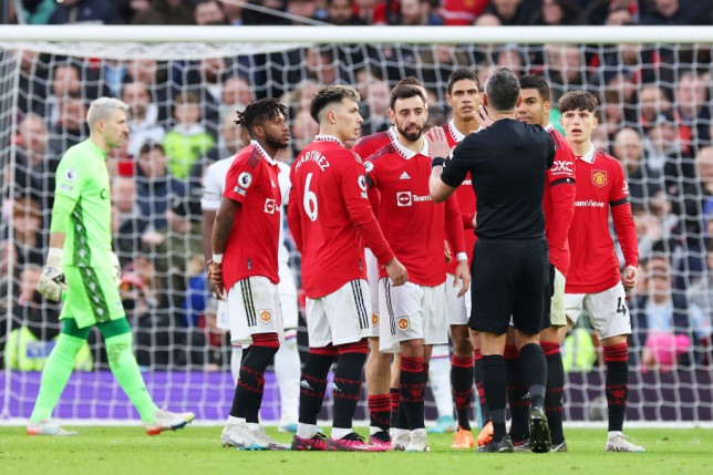 ‘Disrespectful’ Antony blamed for Casemiro’s red card during Manchester United’s victory over Crystal Palace - Bóng Đá