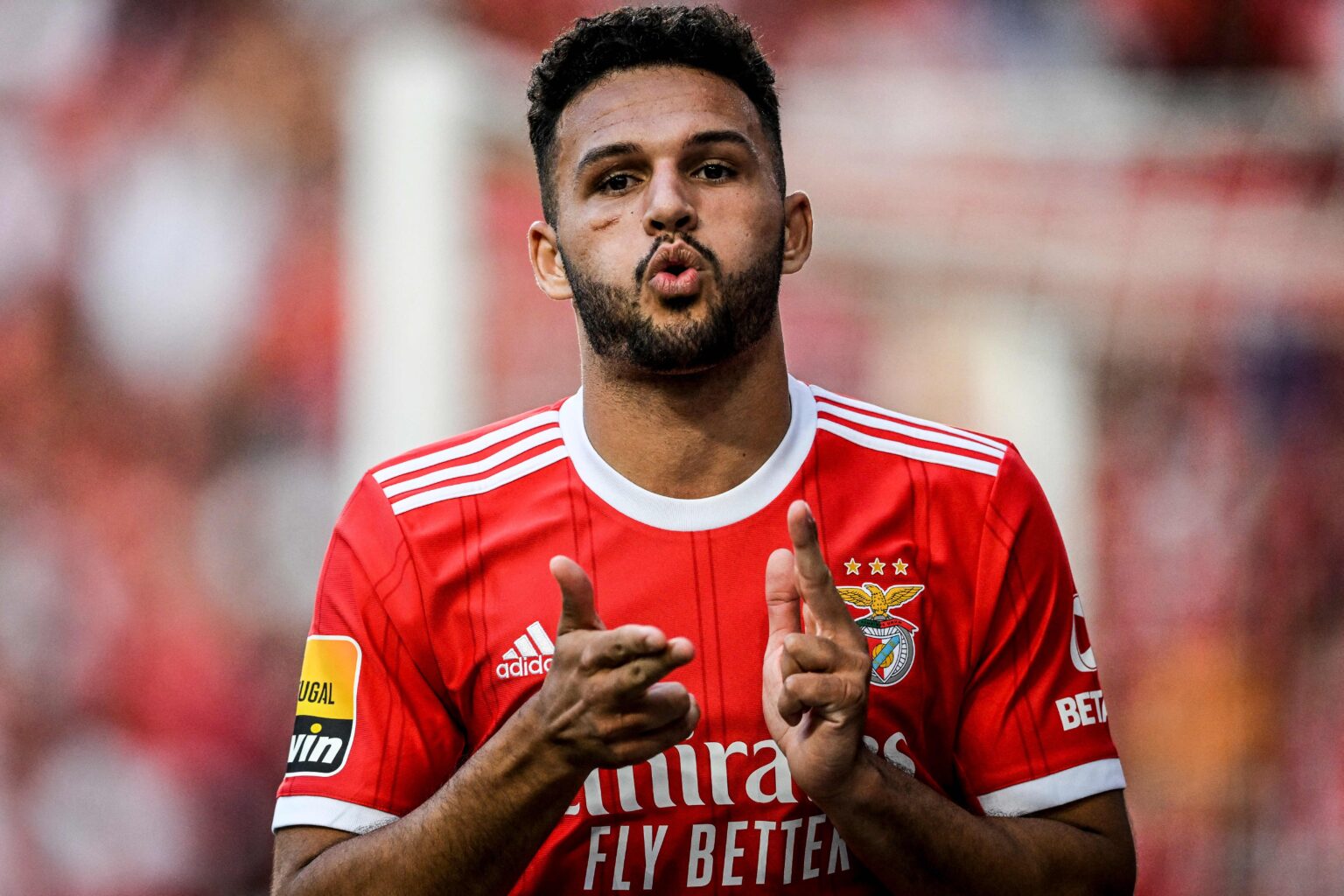 Manchester United are showing the most interest in signing Benfica striker Goncalo Ramos this summer, - Bóng Đá