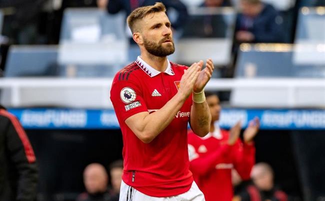 Luke Shaw - Manchester United hold players-only meeting after 'unacceptable' loss - Bóng Đá