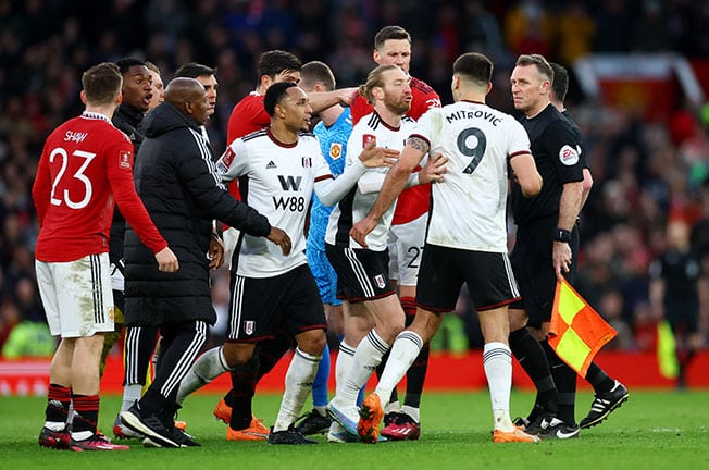 Man United hit with £65,000 fine by FA over players' actions against Fulham - Bóng Đá