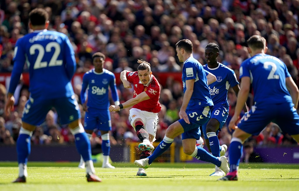 TRỰC TIẾP Man Utd 0-0 Everton (H1): Wan-Bissaka bỏ lỡ trước khung thành trống - Bóng Đá