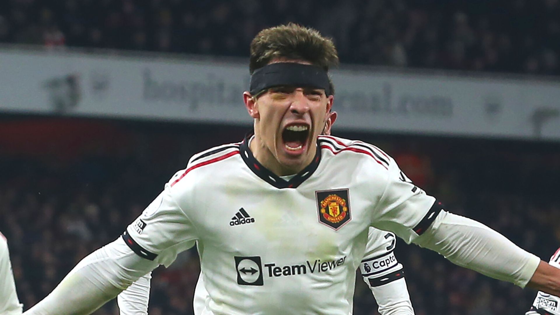 Điền rồ Lisandro Martinez - Bóng Đá