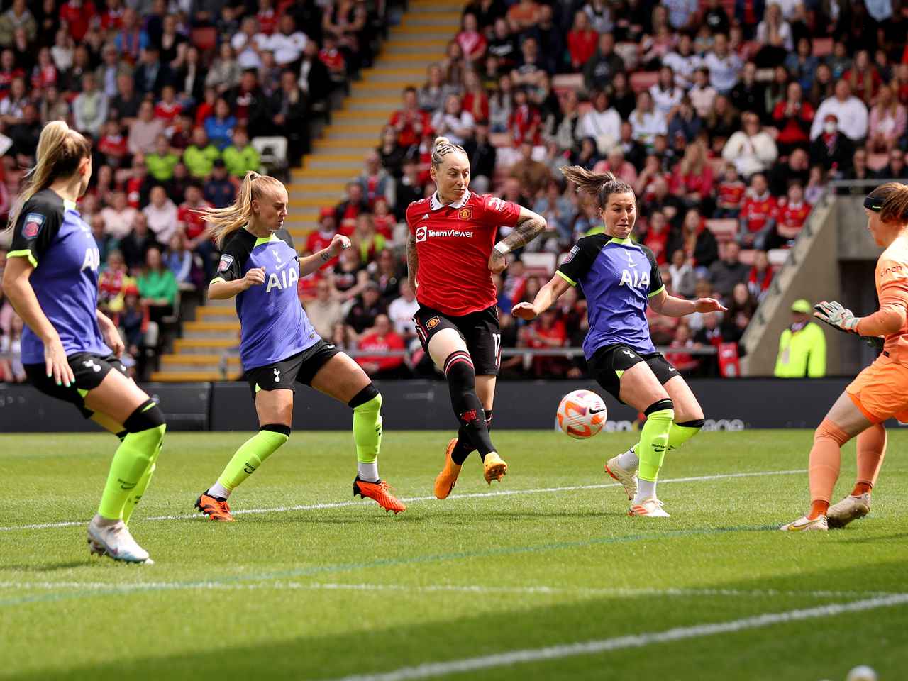 Thắng đậm 3-0, đội nữ Man Utd tiến sát chức vô địch lịch sử - Bóng Đá