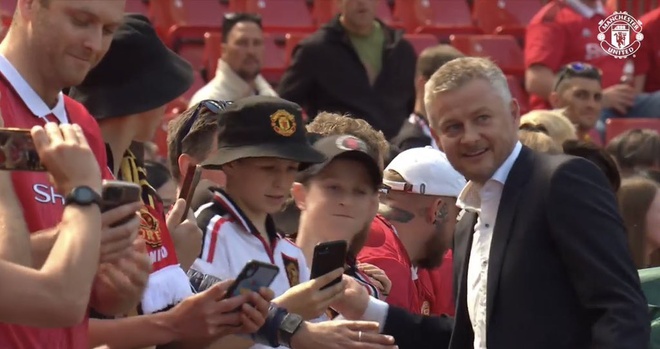 Solskjaer được chào đón nồng nhiệt.