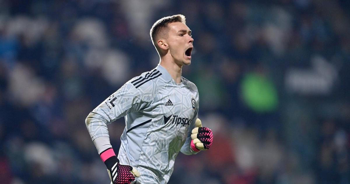 Matej Kovar is celebrating, after clinching the Czech title with Sparta Prague  - Bóng Đá