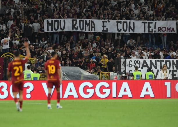 Mourinho gestures he’s staying at Roma - Bóng Đá