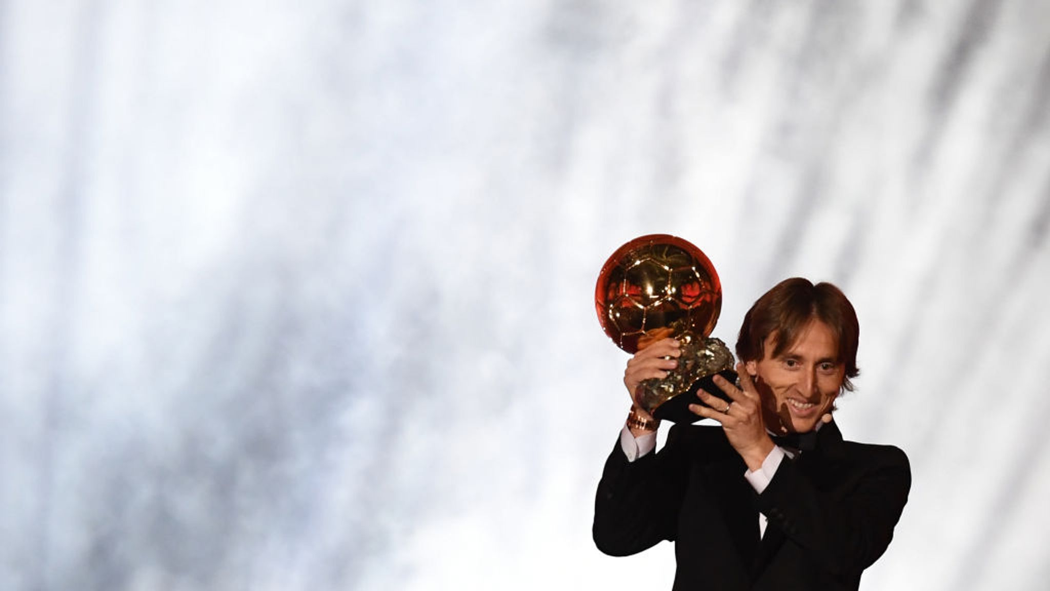 Ngả mũ trước Luka Modric - Bóng Đá