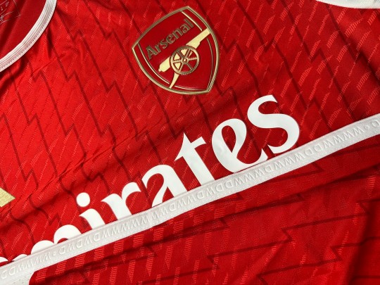 Arsenal stop home shirt sales after error spotted on Adidas kit - Bóng Đá