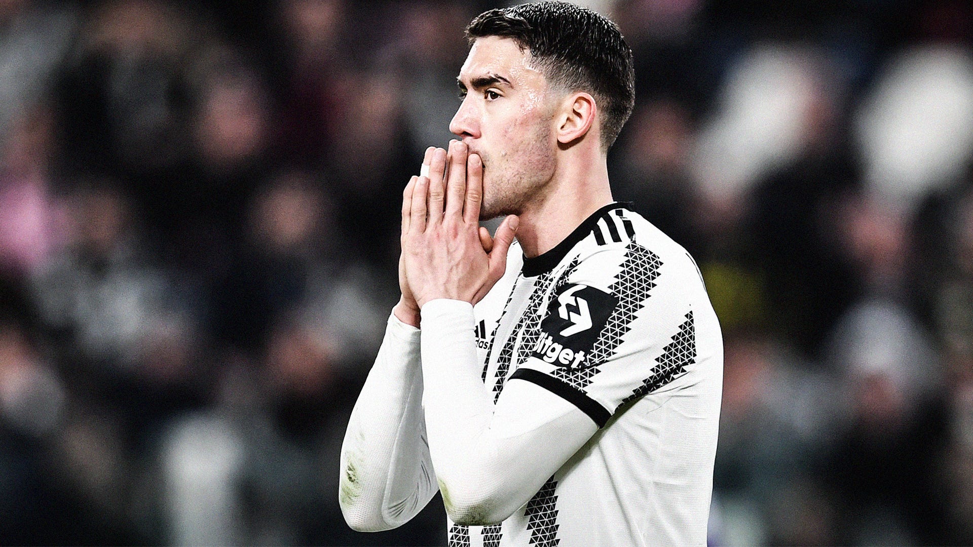 Vlahovic muốn rời Juve.
