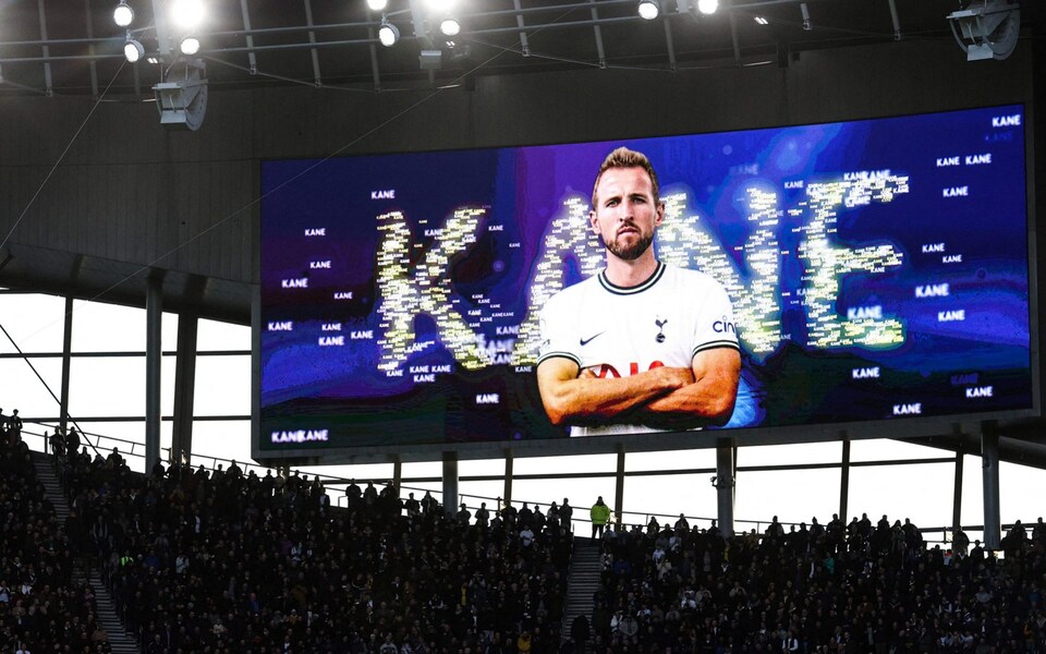 Kane could pocket £400k-a-week wages if he snubs Bayern and United to stay at Tottenham - Bóng Đá