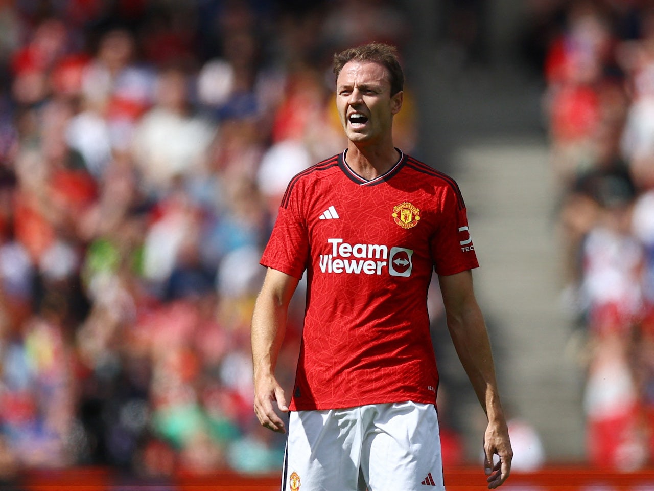 Man Utd decide stance on permanent Jonny Evans transfer after star's surprise return - Bóng Đá