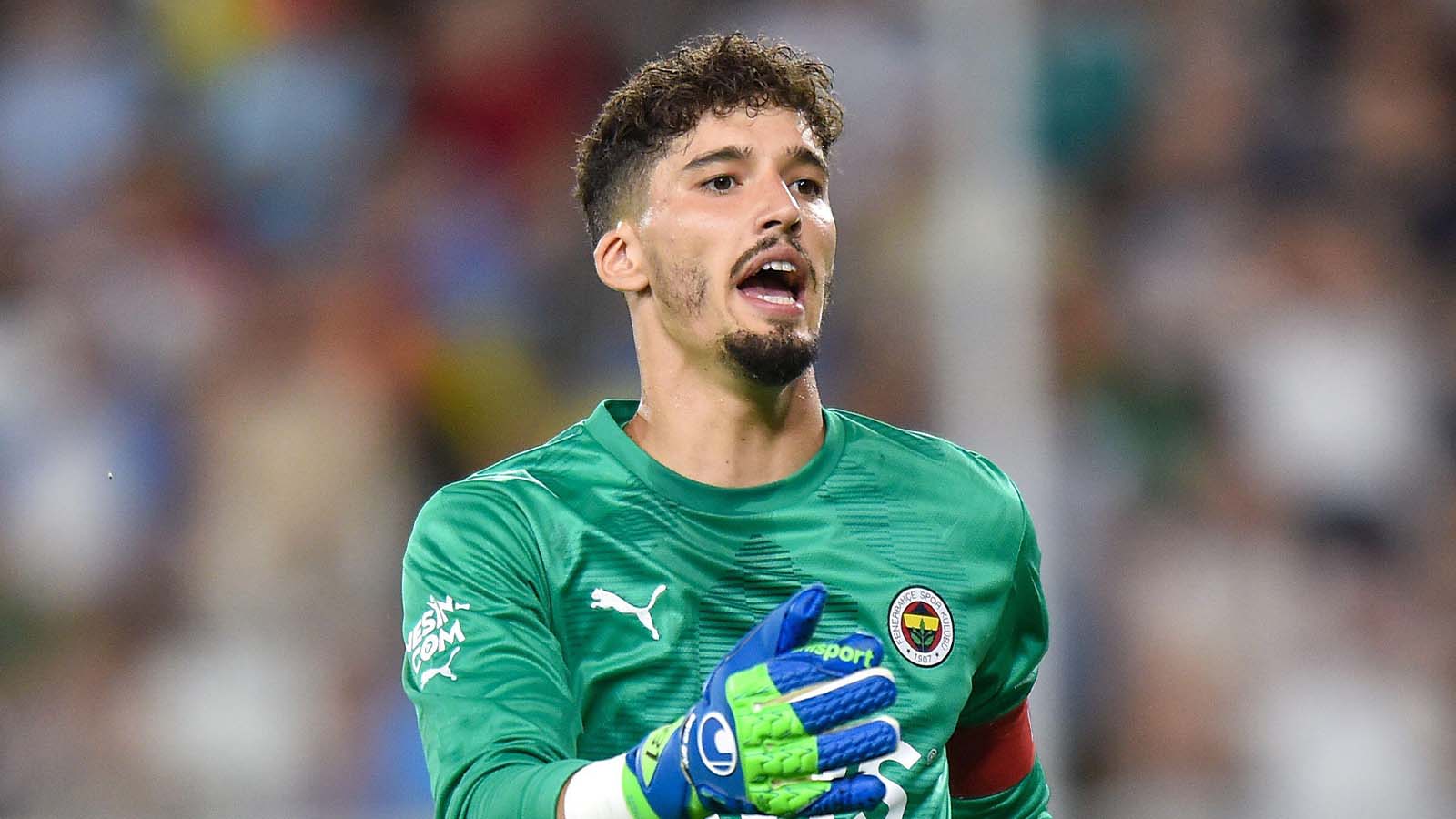 Fenerbahce goalkeeper Altay Bayindir is set for a second medical with Manchester United ahead of his summer transfer, according to Haber Turk. - Bóng Đá