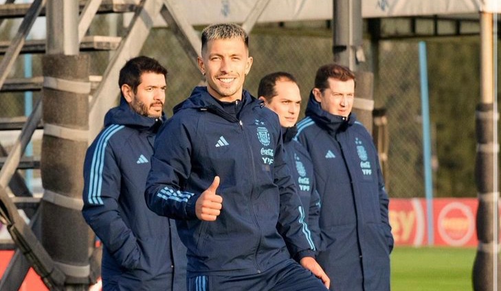 Lisandro Martinez pictured in Argentina training after injury - Bóng Đá