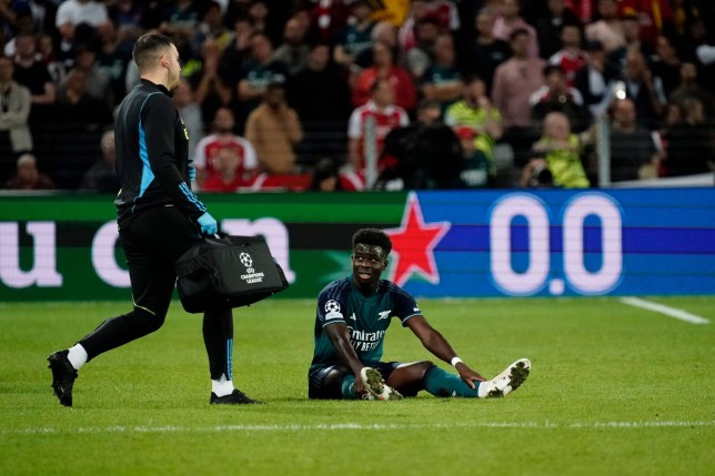 Arsenal boss Mikel Arteta provides Bukayo Saka injury update after winger limps off against Lens - Bóng Đá