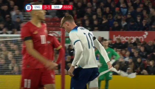 Chấn thương của chân sút trẻ người Anh.