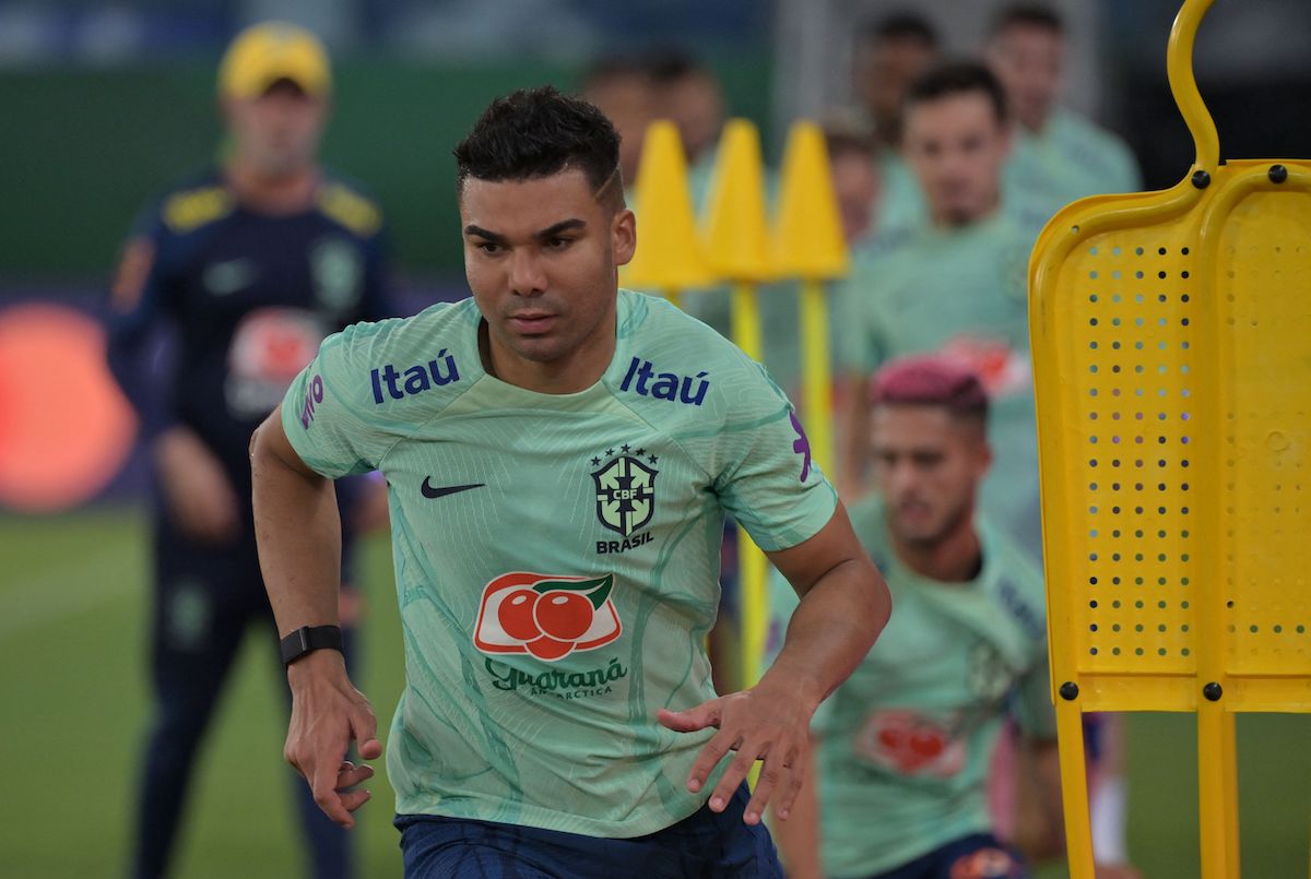 Manchester United midfielder Casemiro suffers ankle injury with Brazil - Bóng Đá