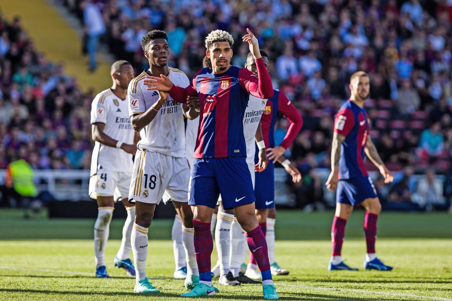 Ronald Araujo says Barcelona should have had a penalty in El Clasico - Bóng Đá