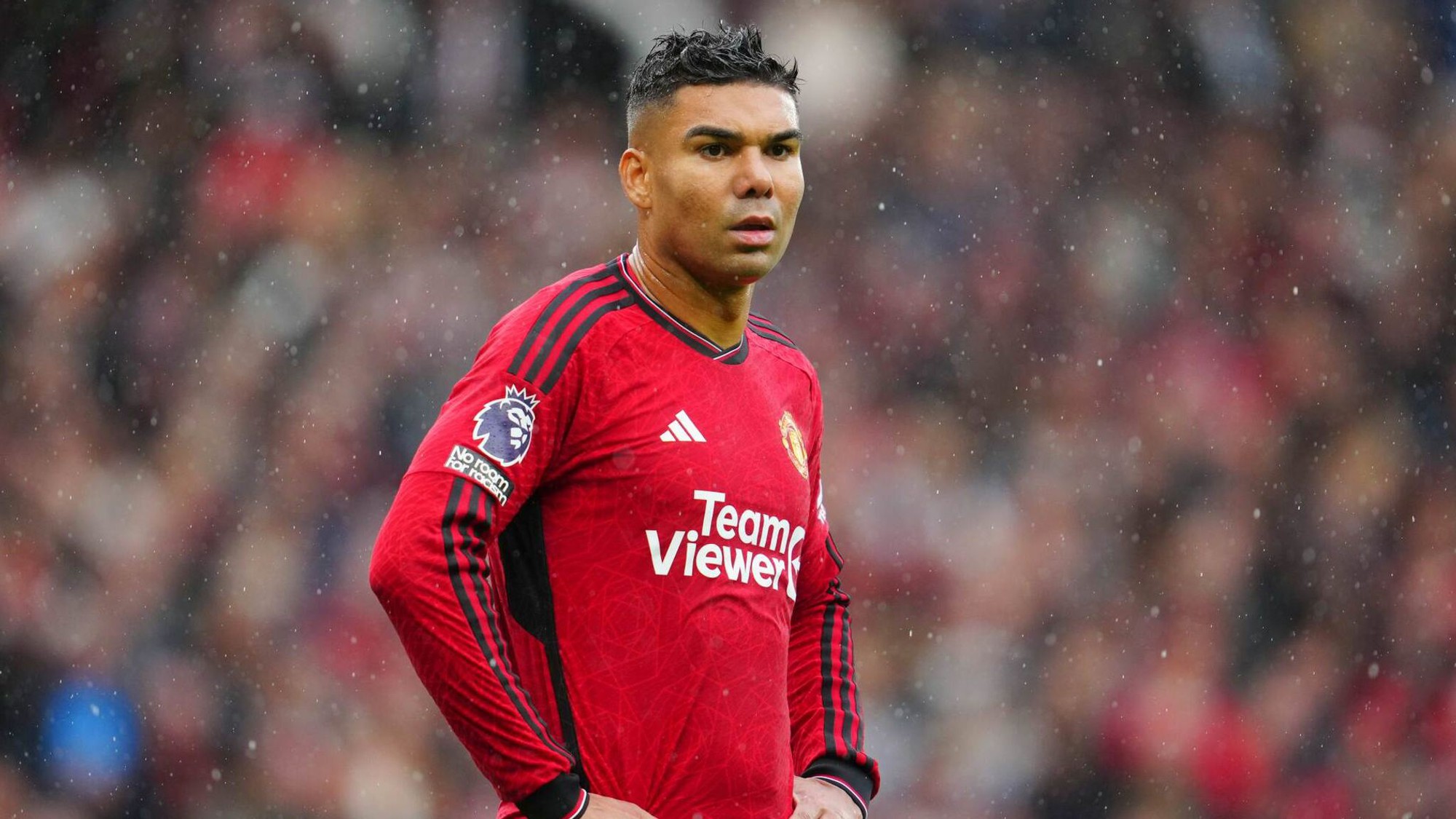 Casemiro sa sút.