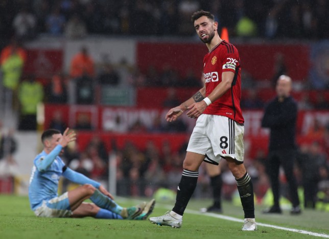 ‘He’s not conning anyone’ – Gary Neville blasts Bruno Fernandes during Manchester United’s defeat to Manchester City - Bóng Đá