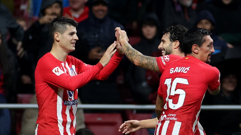 Alvaro Morata scores again as Atletico Madrid tops Alaves to tie record of 14 straight home wins in Spanish league - Bóng Đá