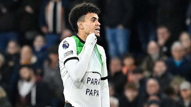 FA will NOT bring charges against Luis Diaz for emotional shirt message to tát kidnapped father after Liverpool forward scores against Luton - Bóng Đá