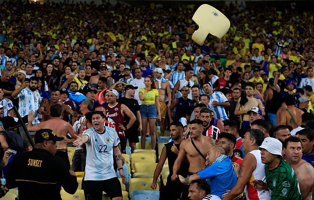 Máu đổ, nước mắt rơi khi bạo loạn xuất hiện ở trận Brazil - Argentina - Bóng Đá