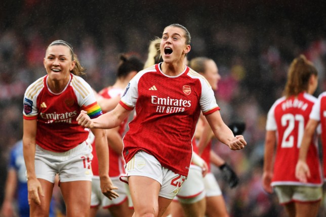 Arsenal break WSL attendance record with 4-1 victory over Chelsea - Bóng Đá