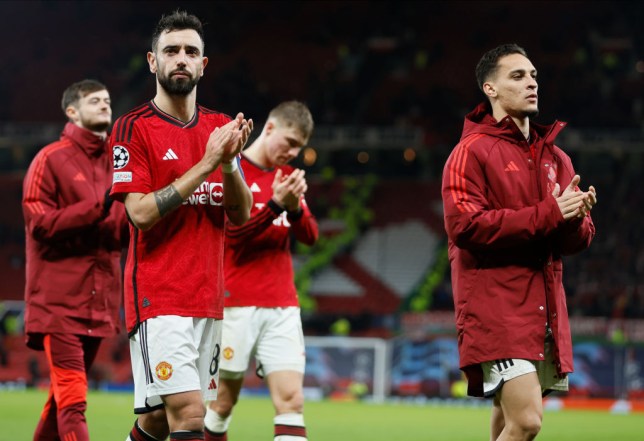 Michael Owen claims Man Utd players will be ‘relieved’ to only lose 2-0 against Liverpool - Bóng Đá