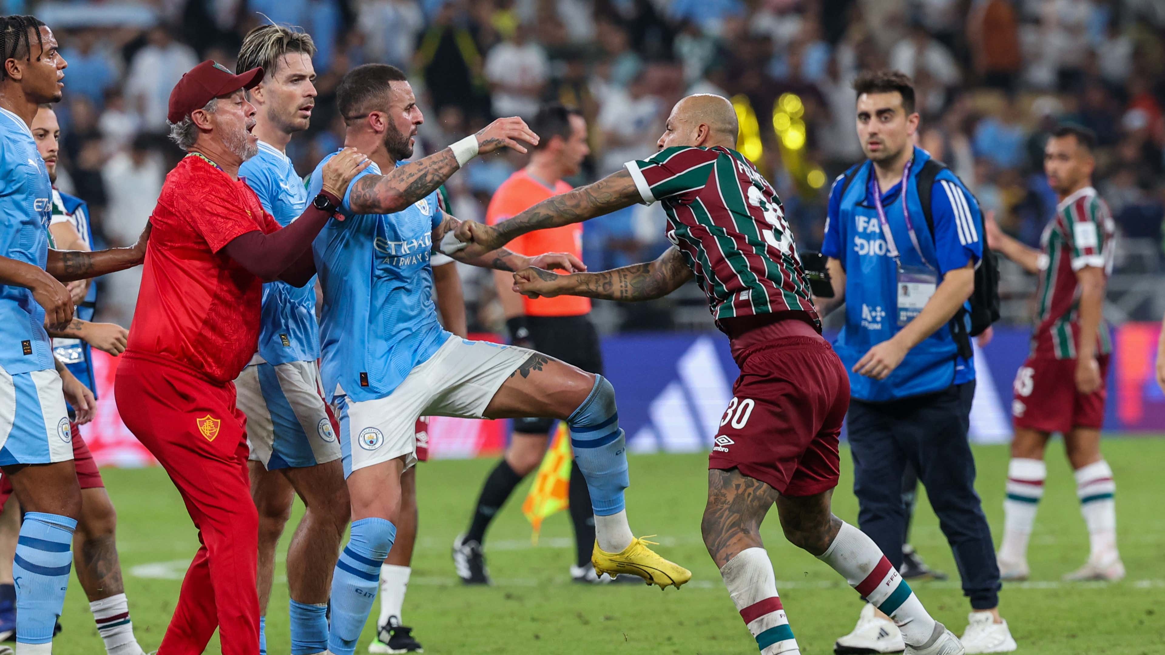 Cầu thủ Man City và Fluminense lao vào ẩu đả - Bóng Đá