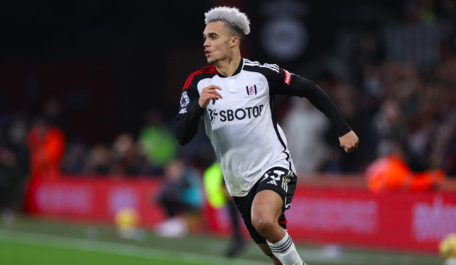 Liverpool are now interested in signing Fulham left back Antonee Robinson - Bóng Đá