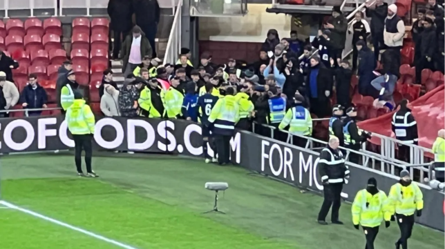 Thiago Silva argues with booing Chelsea away fans after Carabao Cup loss to Middlesbrough - Bóng Đá