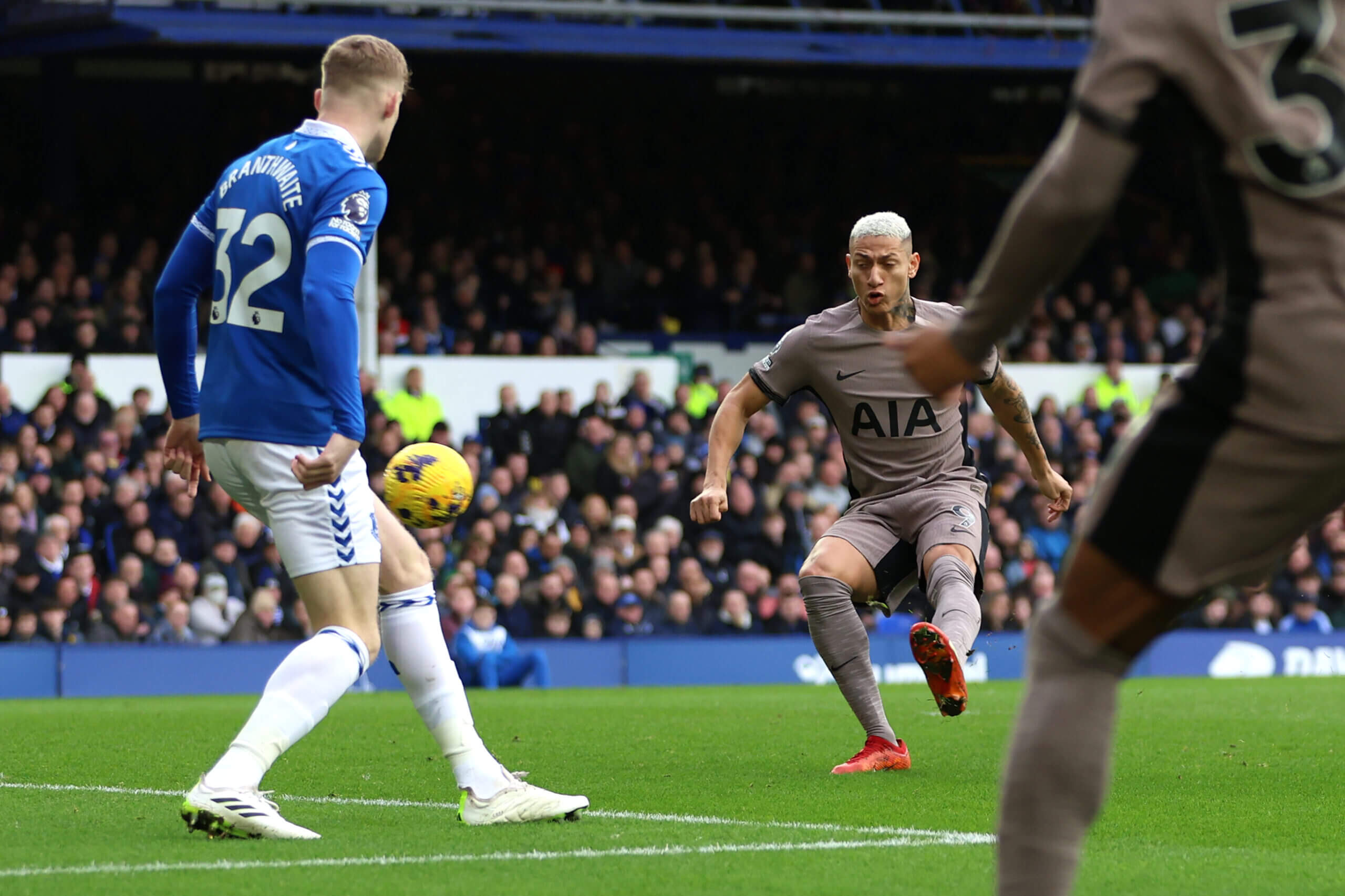 Ngả mũ trước Richarlison - Bóng Đá