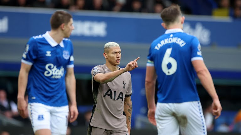 Ngả mũ trước Richarlison - Bóng Đá