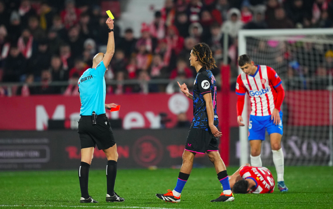 36 minutes & two yellow cards: Hannibal Mejbri struggling to impress at Sevilla - Bóng Đá