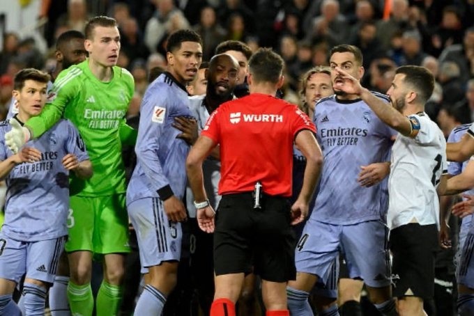 Real Madrid intend to appeal the red card shown to Jude Bellingham - Bóng Đá