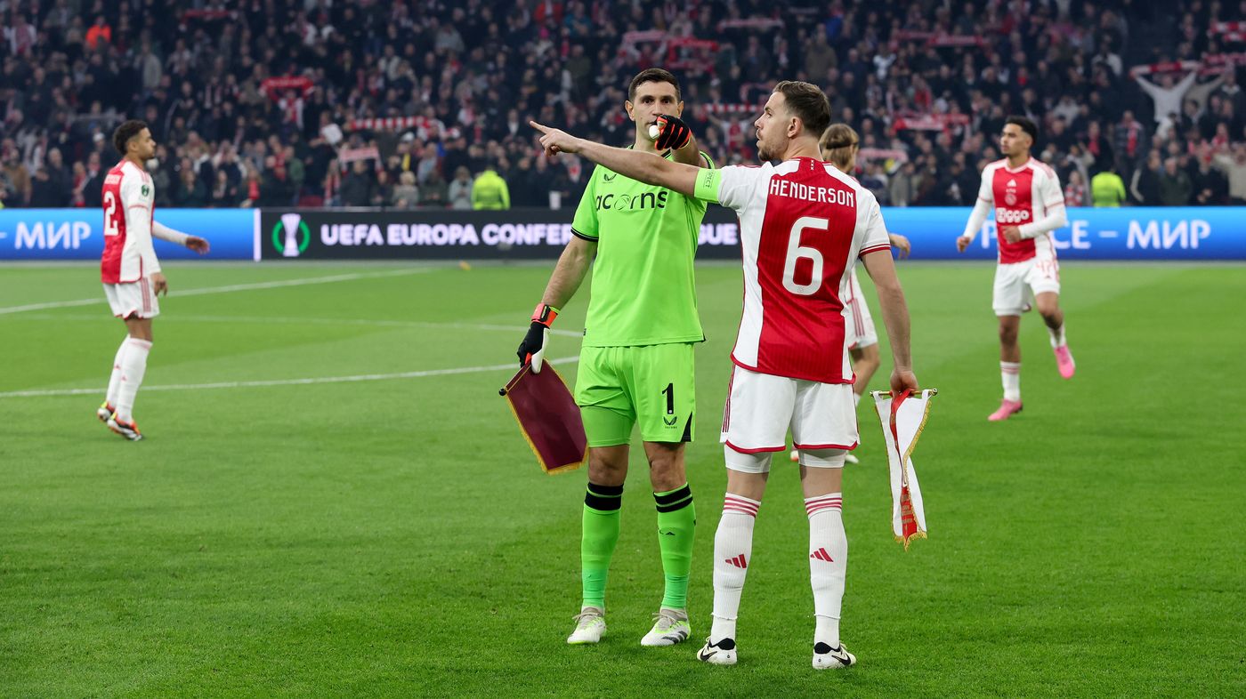 Villa hòa Ajax trong trận cầu có hai thẻ đỏ - Bóng Đá