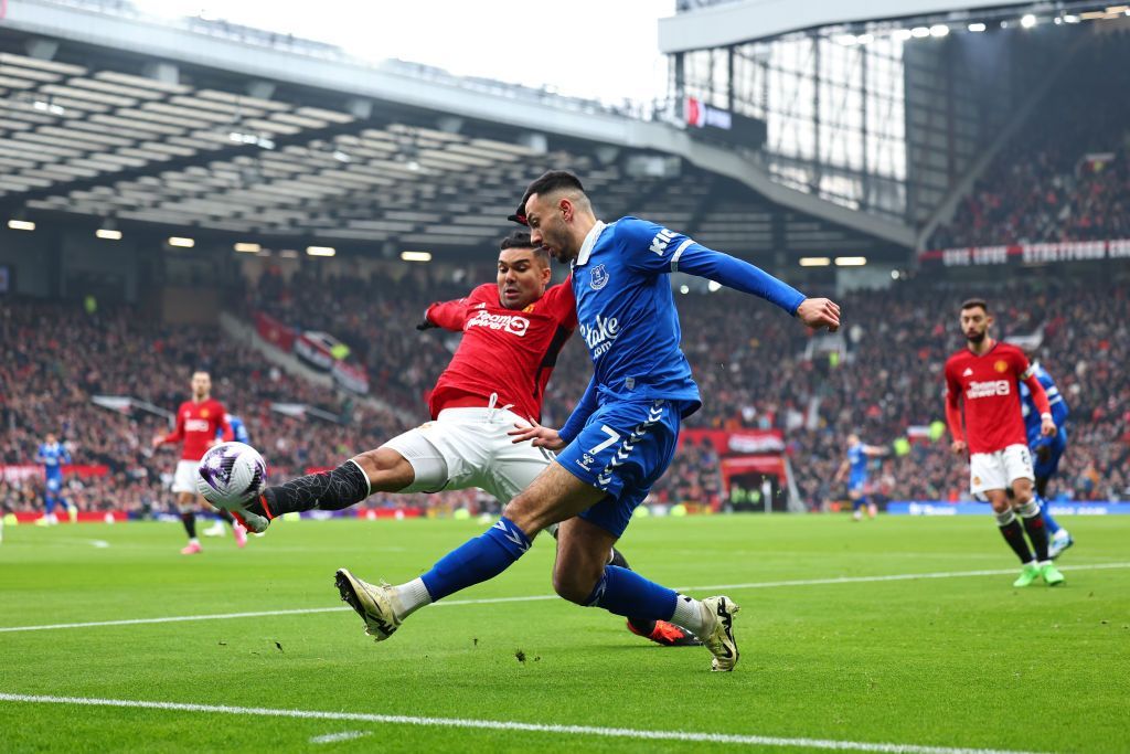 Manchester United need an upgrade on Casemiro who lost possession 17 times against Everton  - Bóng Đá