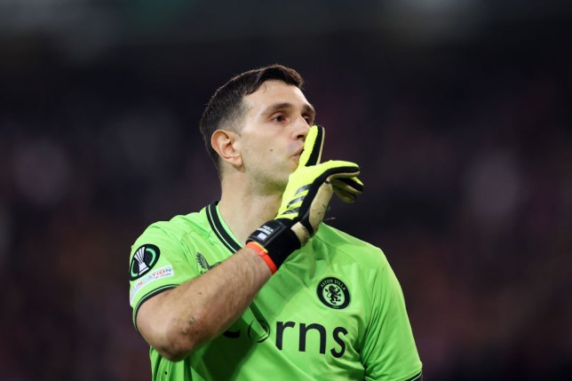 Emiliano Martinez was not sent off for second yellow card during Aston Villa penalty shootout win - Bóng Đá