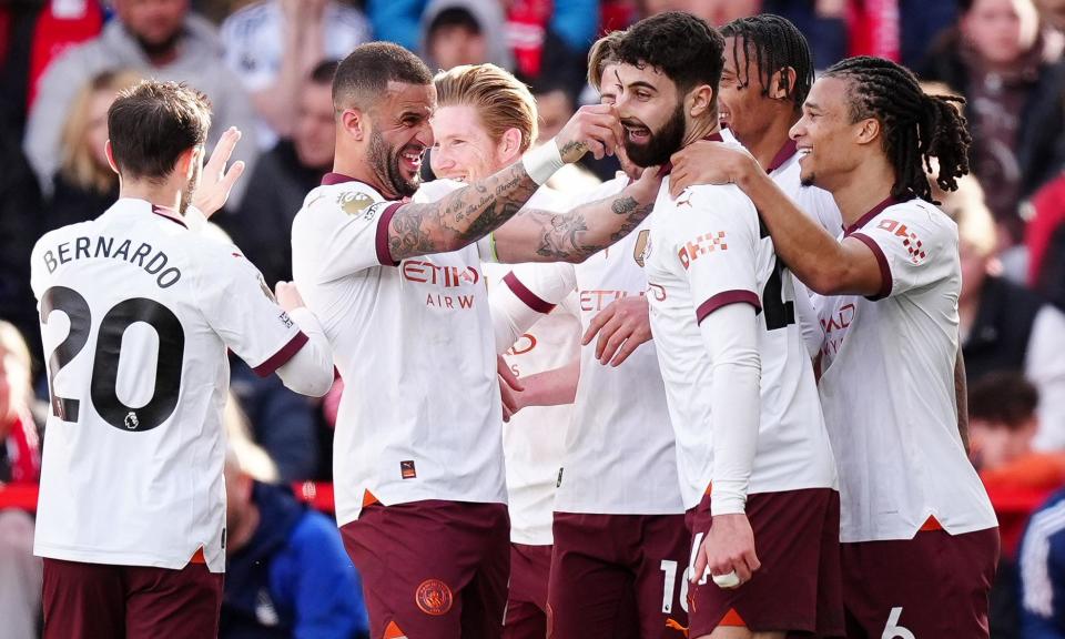 Man City đang bị Arsenal bám đuổi quyết liệt.