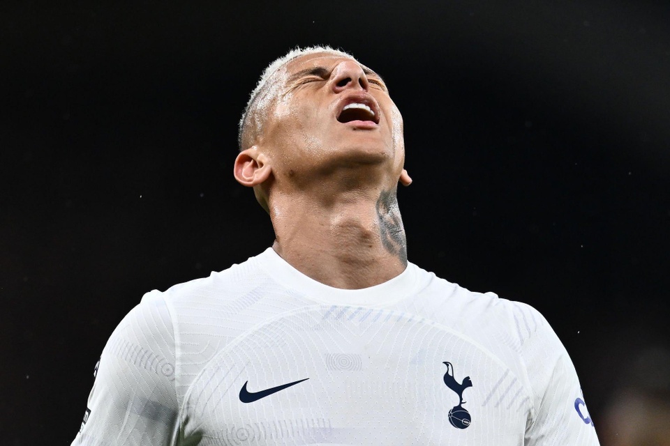 Tottenham dần lụn bại.