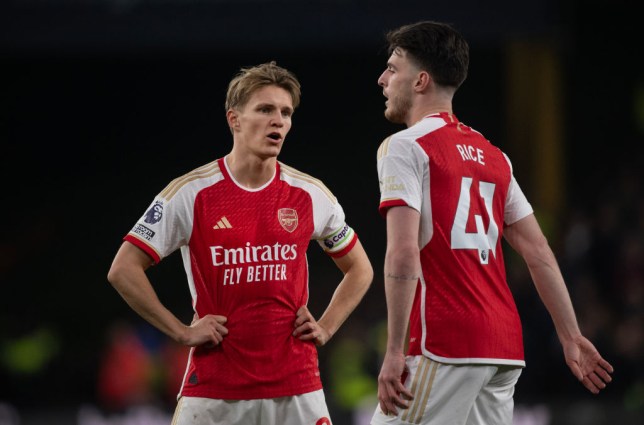 Arsenal đua vô địch với Man City.