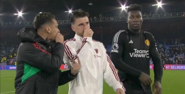 Jamie Carragher slammed Antony and Mason Mount for their reaction after Manchester United defeat to Crystal Palace - Bóng Đá