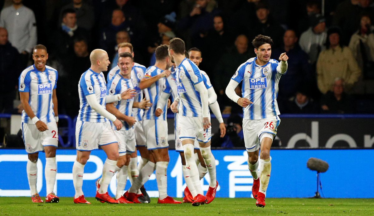 TRỰC TIẾP Huddersfield Town 1-0 Man City: Otamendi đốt lưới nhà - Bóng Đá