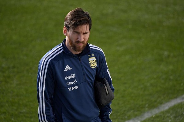 Messi cam kết ở lại sau World Cup, người dân Argentina mừng to - Bóng Đá