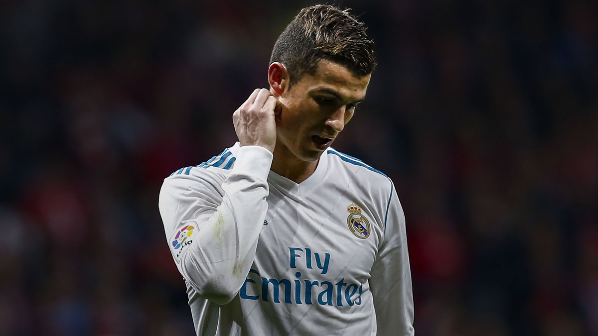 Real Madrid loạn: Zidane rối trong 