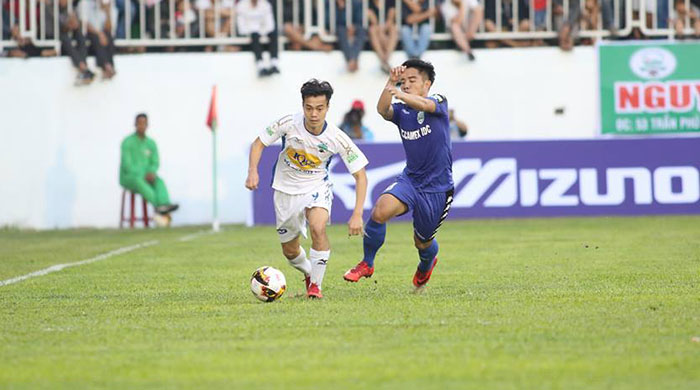 TRỰC TIẾP Vòng 1 V-League 2018: Tấn Tài làm thót tim CĐV phố Núi, Hoàng Thiên quân bình tỷ số cho SGFC - Bóng Đá